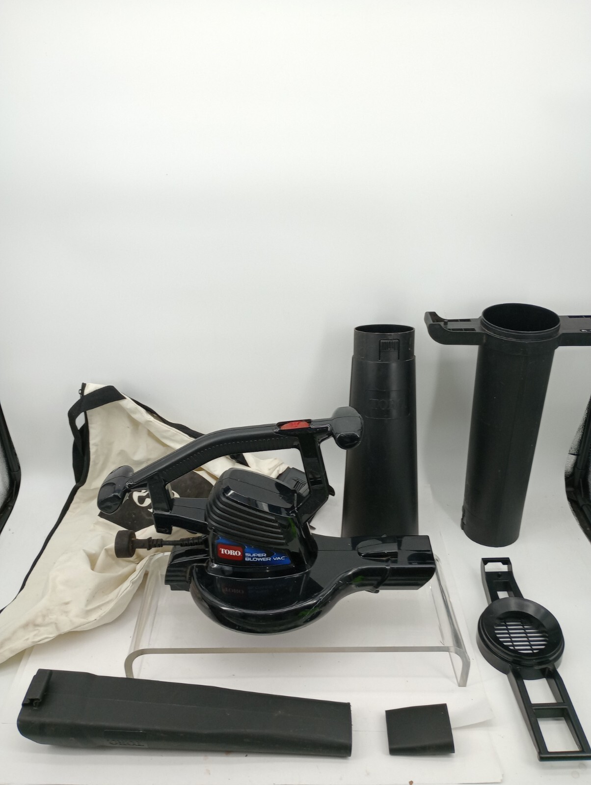 Vacuum 120v - Black W/ Attachments & Collection Bag