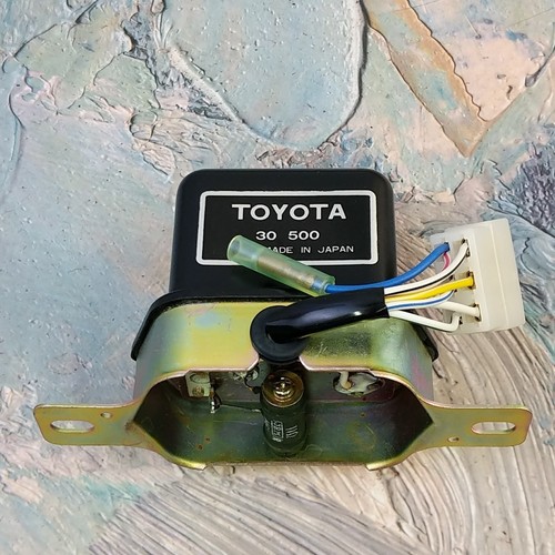 Bosch 30500 For Toyota Carina Celica Land Cruiser MkII Crown Voltage Regulator - Picture 1 of 10