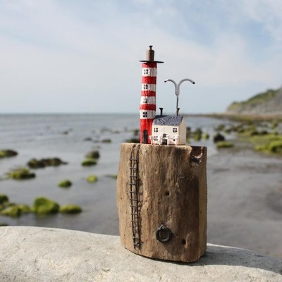 Leuchtturm & Cottage | Küstendekoration von Shoeless Joe