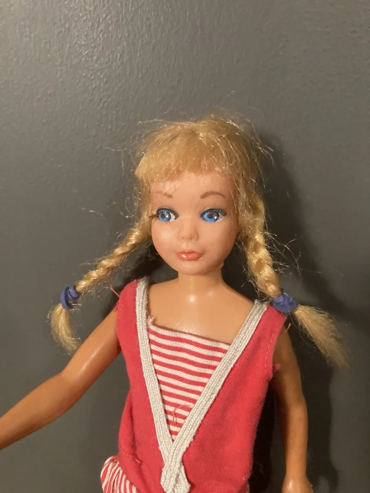 Barbie Vintage Skipper Doll 1960’s Swimsuit And Robe - Image 4 of 4