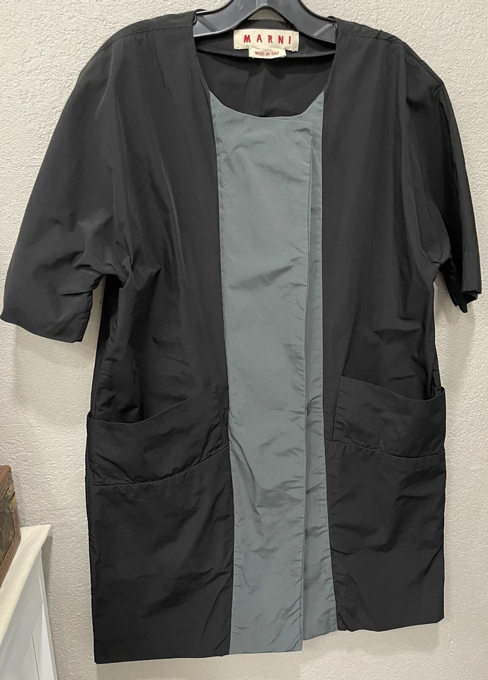 Abrigo MARNI Hecho en Italia Manga Corta, Peso Ligero Talla 44 Negro Abotonado Foto 2 de 4