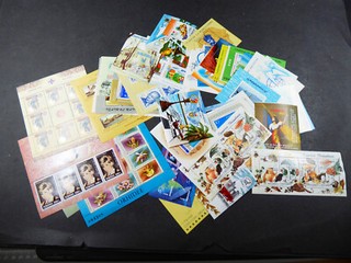 Romania 1964/2008 lotto di 50 blocchi diversi /MNH tutti come da foto