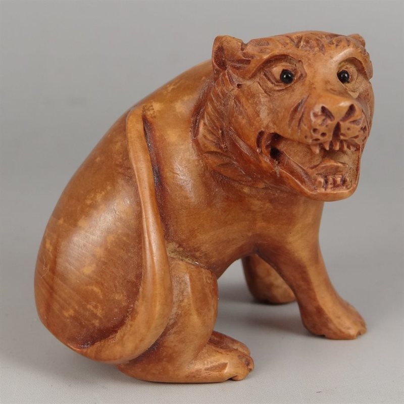 YN38 Netsuke Tiger Zodiac Animal Cat Wood Hand-carved Japanese