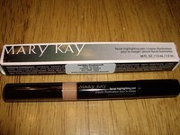 Mary Kay Facial Highlighting Pen Shade 3 .04oz Mary Kay Facial Highlighting Pen Shade 3 .04oz