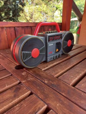 Philips Roller Moving Sound D 8007 iconic boombox in grey and red