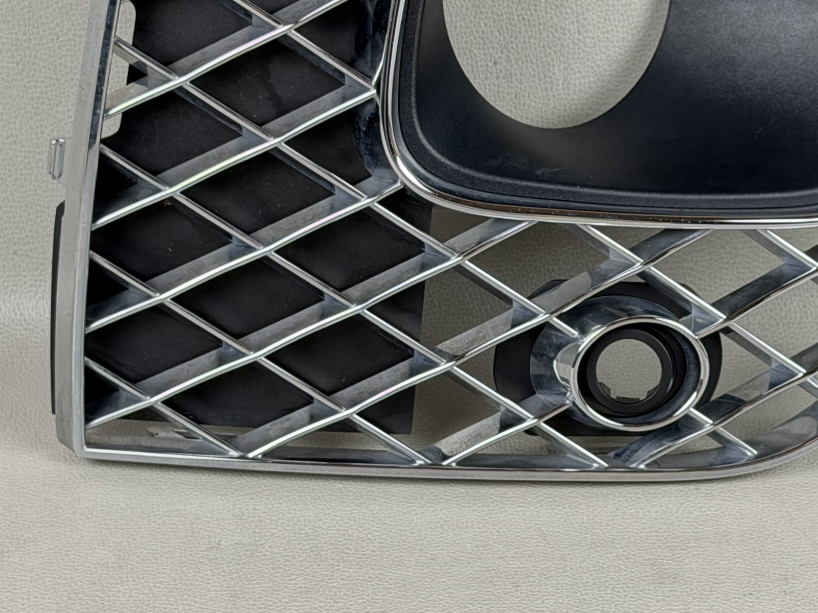 2021-2023 Bentley Bentayga Right Passenger RH Front Lower Side Chrome Grille OEM