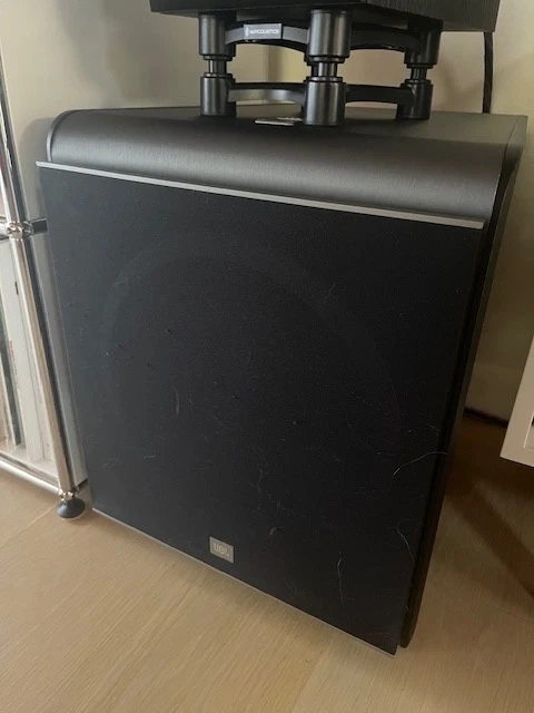 Par de subwoofers alimentados JBL ES250P 12" - Ideal para cine en casa Foto 2 de 3