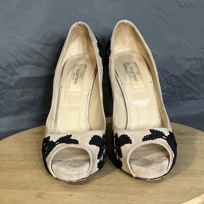 Valentino Garavani Lace Peep Toe Pump 7.5/38 Lavender/Black Suede