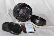 Objectif 50mm f1,7 MINOLTA monture MD, avec bouchons, pare-soleil et housse TBE