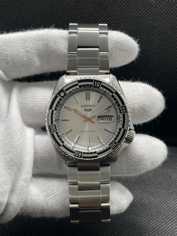 Seiko 5 Sports SKX Special Edition Silver Dial Automatic Watch - SRPK09K1 Refurb - Image 3 of 4