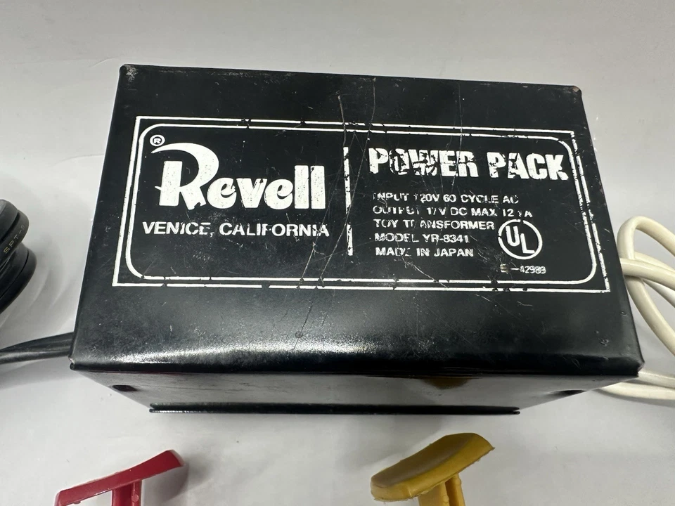 Vintage REVELL Power Pack Transformer Model YR-8341 & 2 Plunge Controllers - Image 2 of 4