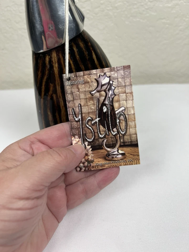 Estatuilla pequeña Ystilo jirafa aluminio reciclado color caoba base rayas 6,75" Foto 3 de 4