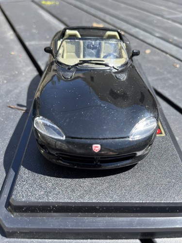 1993 Dodge Viper RT/10 Coupe Black 1:24 scale by Burago - 第 3/4 張圖片