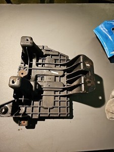 HYUNDAI IX35 KIA SPORTAGE 1.7 CRDI BATTERIEFACH PAD BOX HALTER 37150-2S200 2015