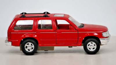 Ford Explorer 2nd Generation Red Diecast SUV 1:34 Scale Welly Model An American