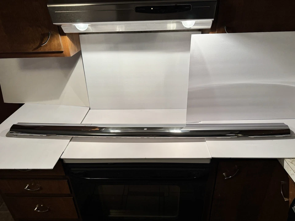 NOS REAR BUMPER CHROME COVER 1973-80 Mercedes W116 300SD 450SE 450SEL 280S 280SE - Image 3 of 4