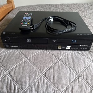 Panasonic DMP-BD70V Blu-ray Player/VCR with Remote and Power Cord Working