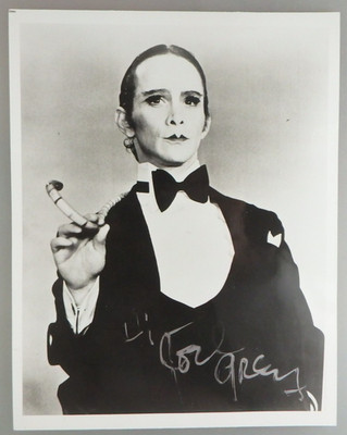 Autogramm US Schauspieler Joel Grey auf Szenenfoto Cabaret 25 x 20 cm (148332)
