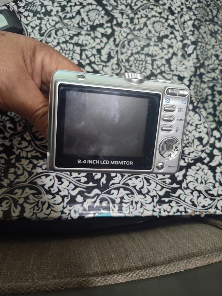 Sanyo VPC-503 5.0 MP Digital Camera Silver - Tested Working - Image 4 of 4