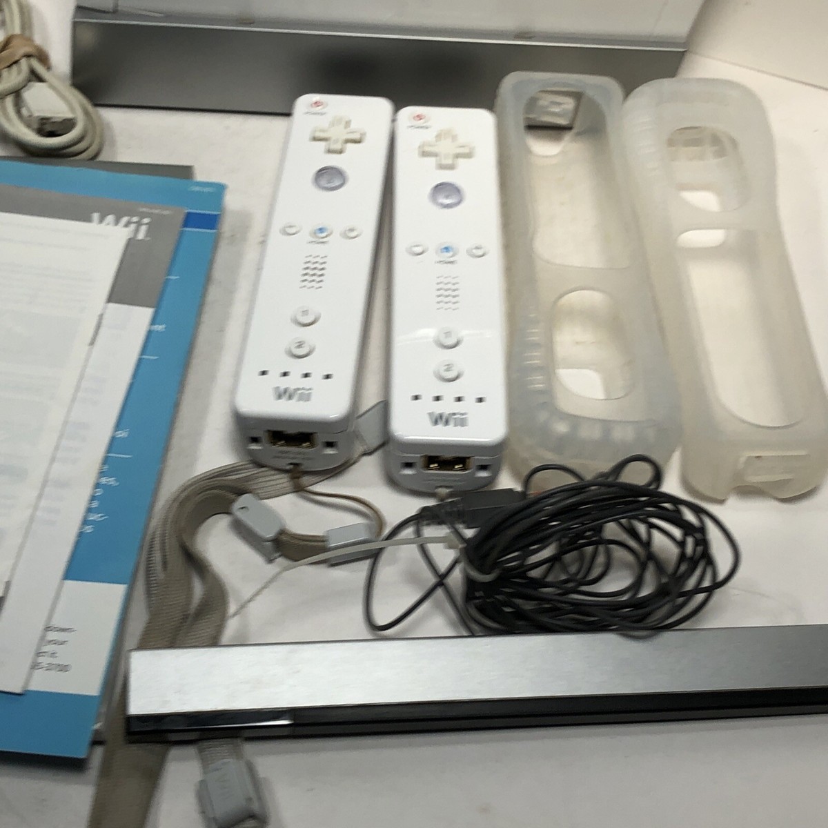 Nintendo Wii Gaming Console Sensor +Cords White RVL-001(USA