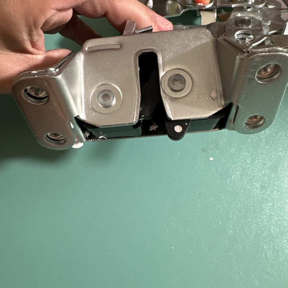 Conjunto de pestillo de puerta trasero plateado para Chevy Express 1500 1996-2014 Foto 3 de 4