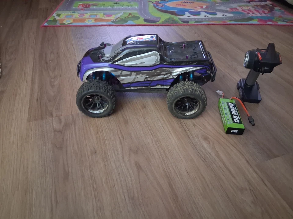 Coche de carreras Red Cat control remoto. Foto 3 de 3