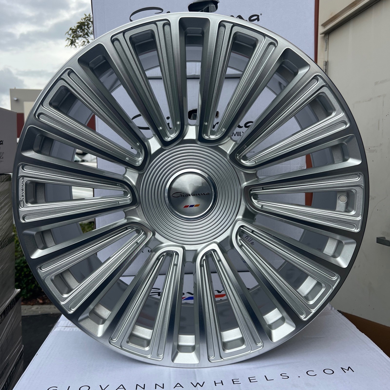 (4) 24X10 GIOVANNA TRENTO SILVER MACHINED RIM (5X120) RANGE ROVER ROLLS ROYCE X7