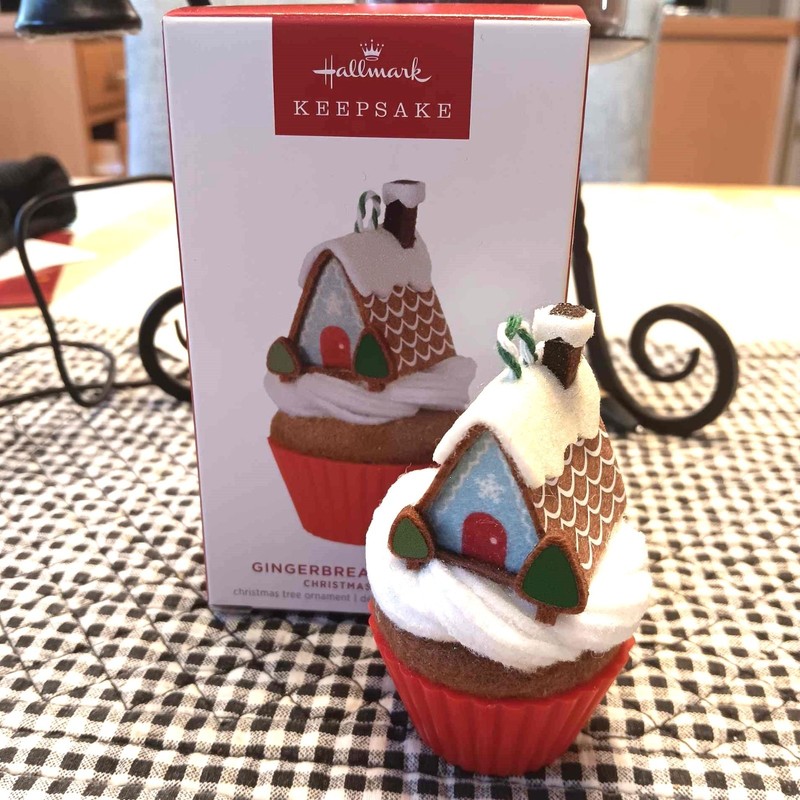 HALLMARK GINGERBREAD GOODNESS #14 CHRISTMAS CUPCAKES 2023 KEEPSAKE ORNAMENTS