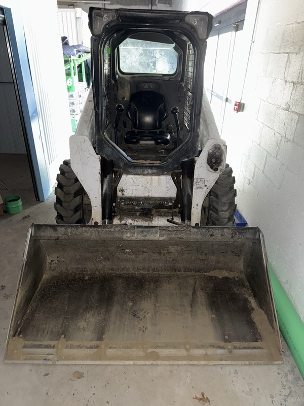 2016 Bobcat Skid steer S570 2000HrsHI-FLO New Fuel Pump/4Inject W/Extra Tires!!!