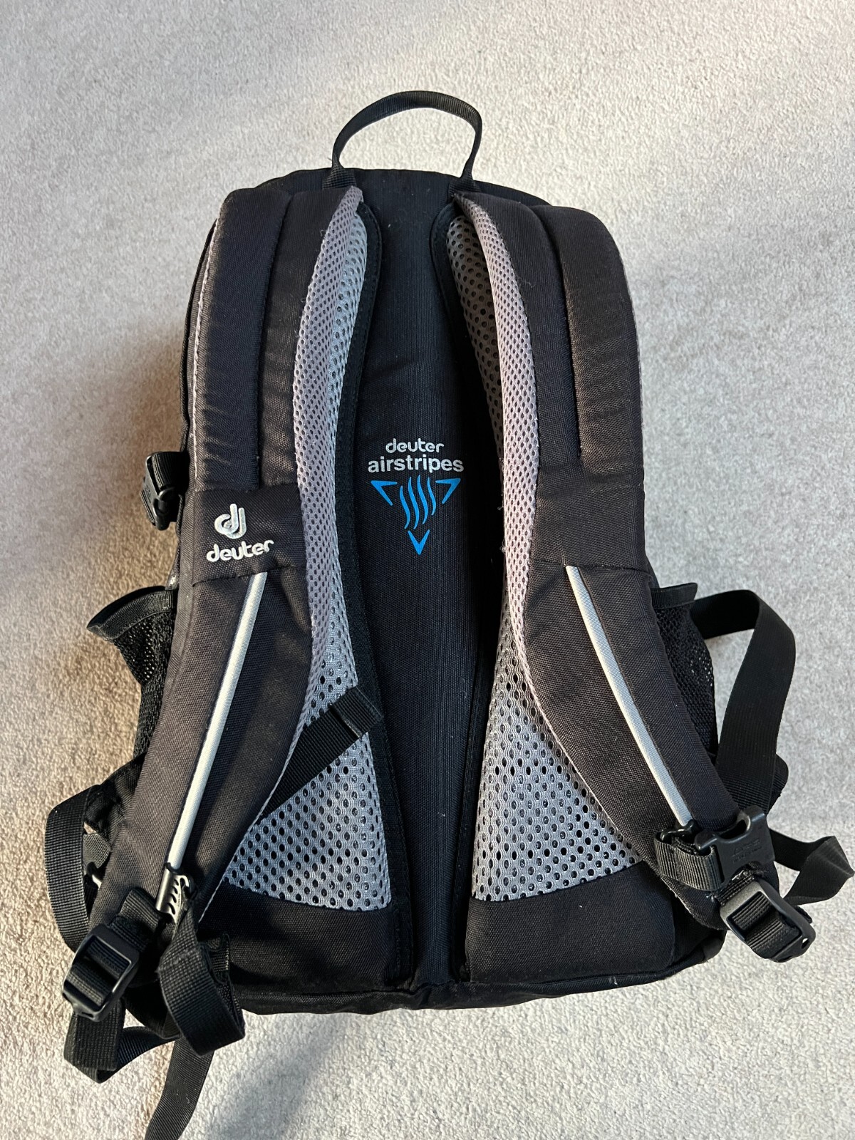 Deuter Giga Bike Airstripes medium sized rucksack/backpack in grey