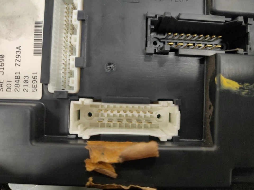 Chassi ECM controle de corpo BCM sem porta elevatória elétrica compatível com 09-12 ARMADA 461279 - Imagem 4 de 4