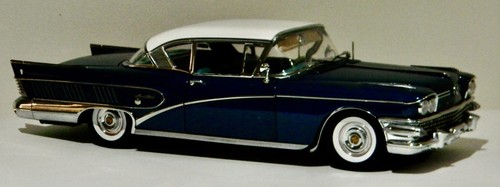 1:18 DIE CAST MODEL 1958 BUICK LIMITED RIVIERA BLUE LIKE NEW CONDITION