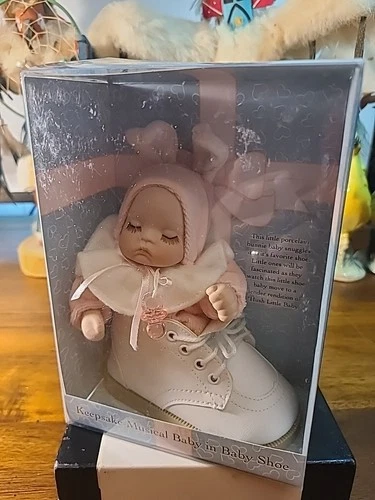 NEW Stephan Enterprises Keepsake Musical Baby in Shoe Plays Hush Little Baby