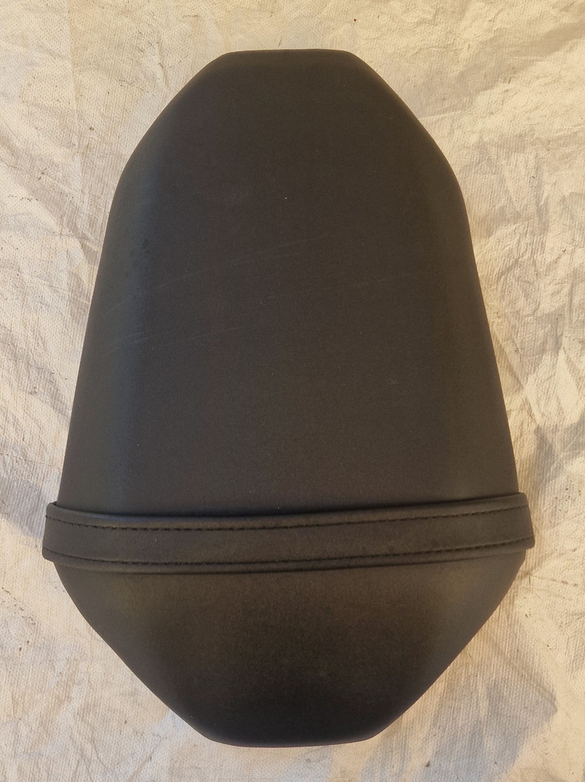 SELLA POSTERIORE PASSEGGERO YAMAHA MT-07 2021-2024 LEGGERI GRAFFI