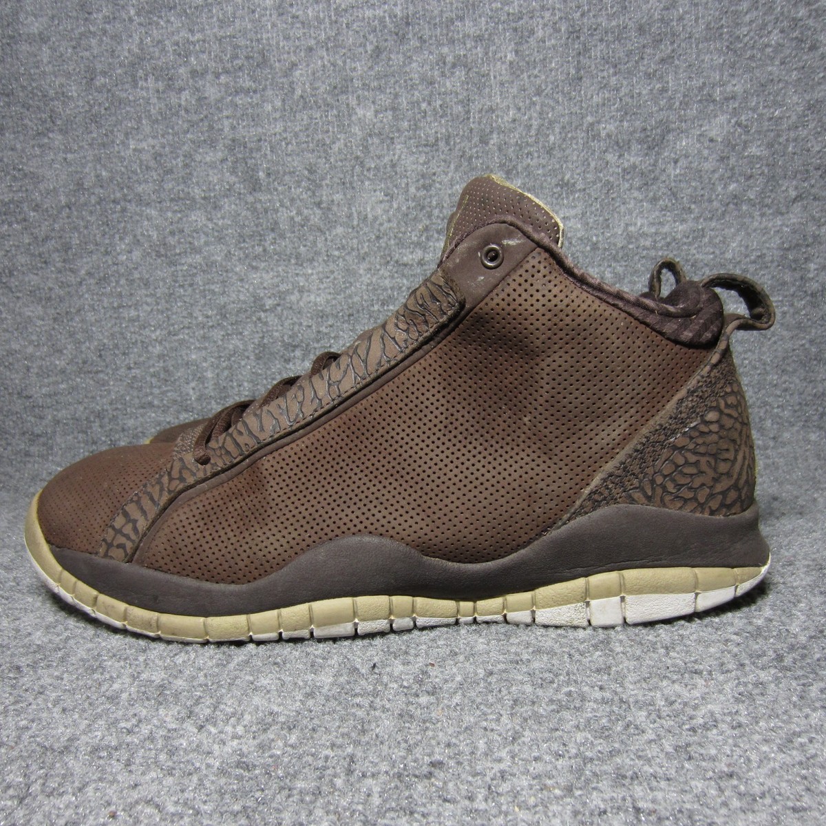 Nike Air Jordan Accolades 2010 Shoes Mens Size 11.5 Brown  display picture 1