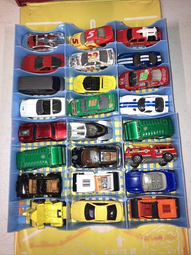 Vintage 1984 Tara Toys 72 Car Garage Carry Case With 48 Cars Hot-wheels, Maisto - Picture 8 of 10