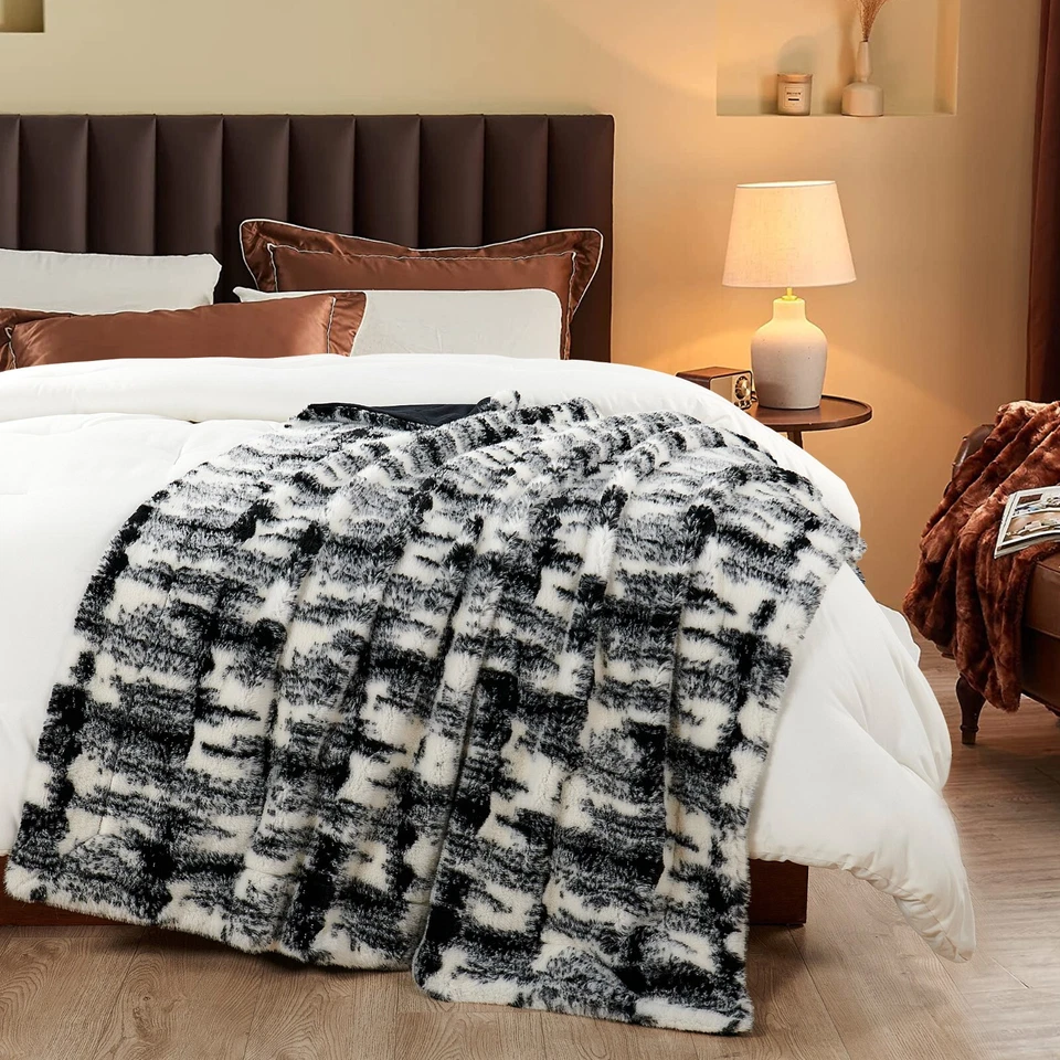 Manta de piel sintética artística de dos tonos lujosas mantas mullidas para sofá cama Foto 3 de 4