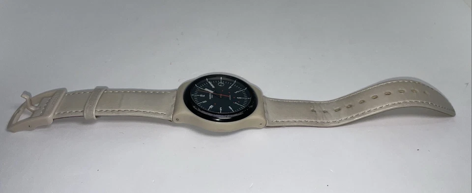 Reloj para hombre Swatch Sistem automático esfera negra cuero crema SUTM400 Foto 2 de 4
