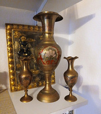 3er Set Messing Vasen mit Pflanzenmotiv, gravierte ornamentale Verzierungen