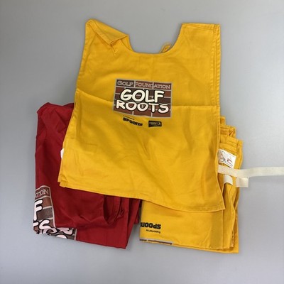 Set bestehend aus 7 farbigen Golfwurzeln Junior Golfcoaching-Latzhosen. 
