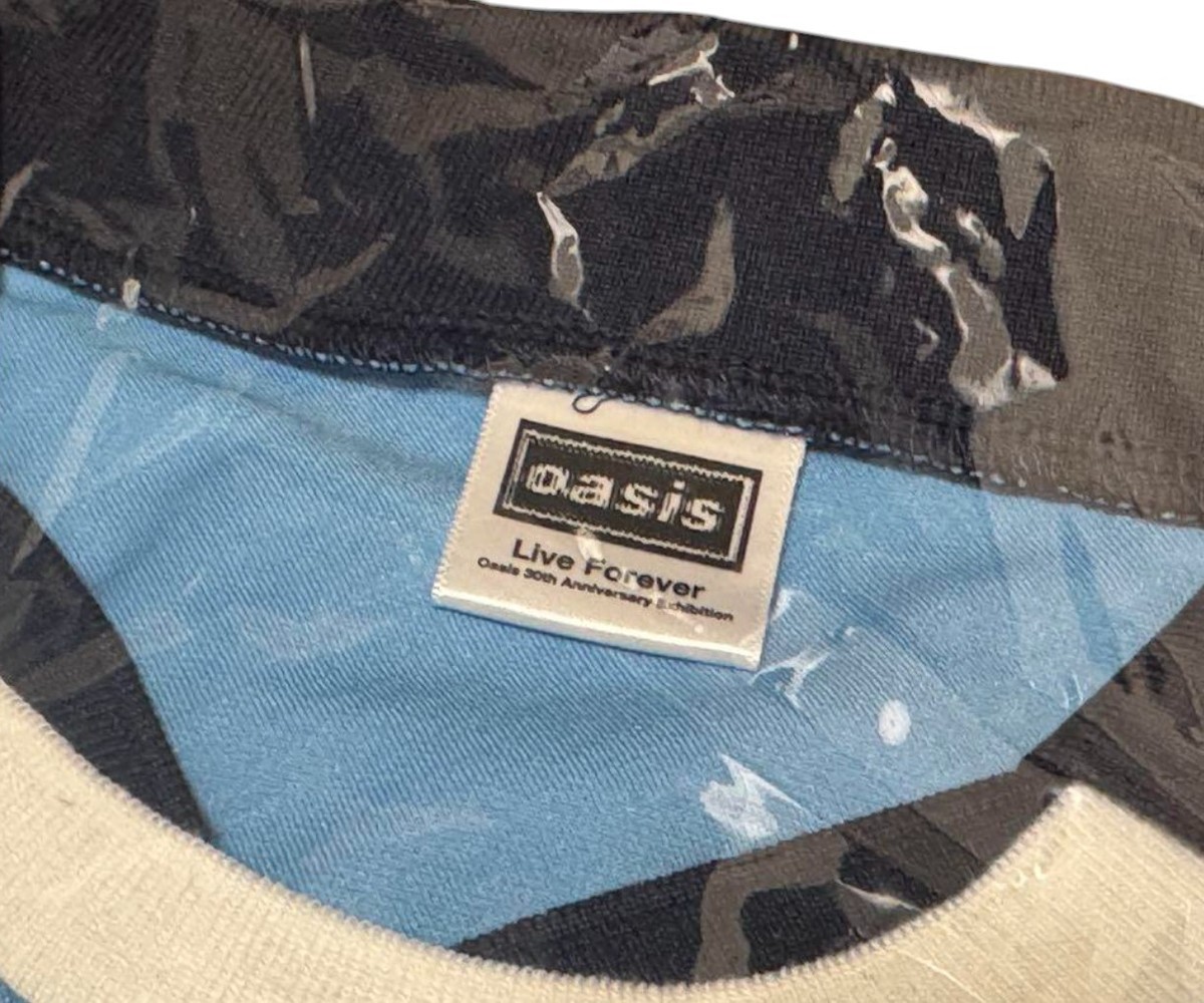 oasisファン必携 97-99 マンCフットボールシャツ Made in UK This is the Oasis kit we needed : r/MCFC