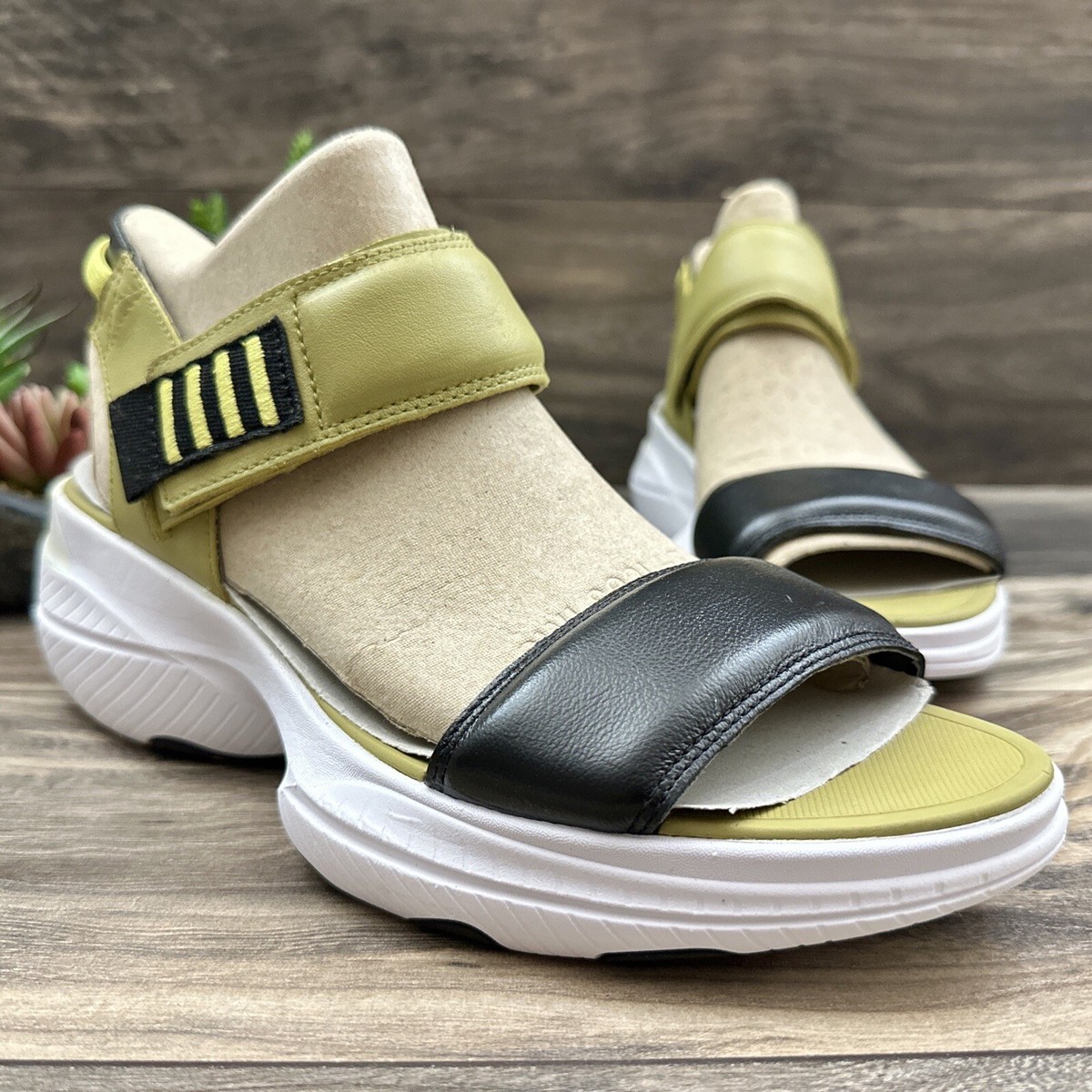 NIB Sorel Explorer Blitz Stride Leather Sport Sandal Olive Shade
