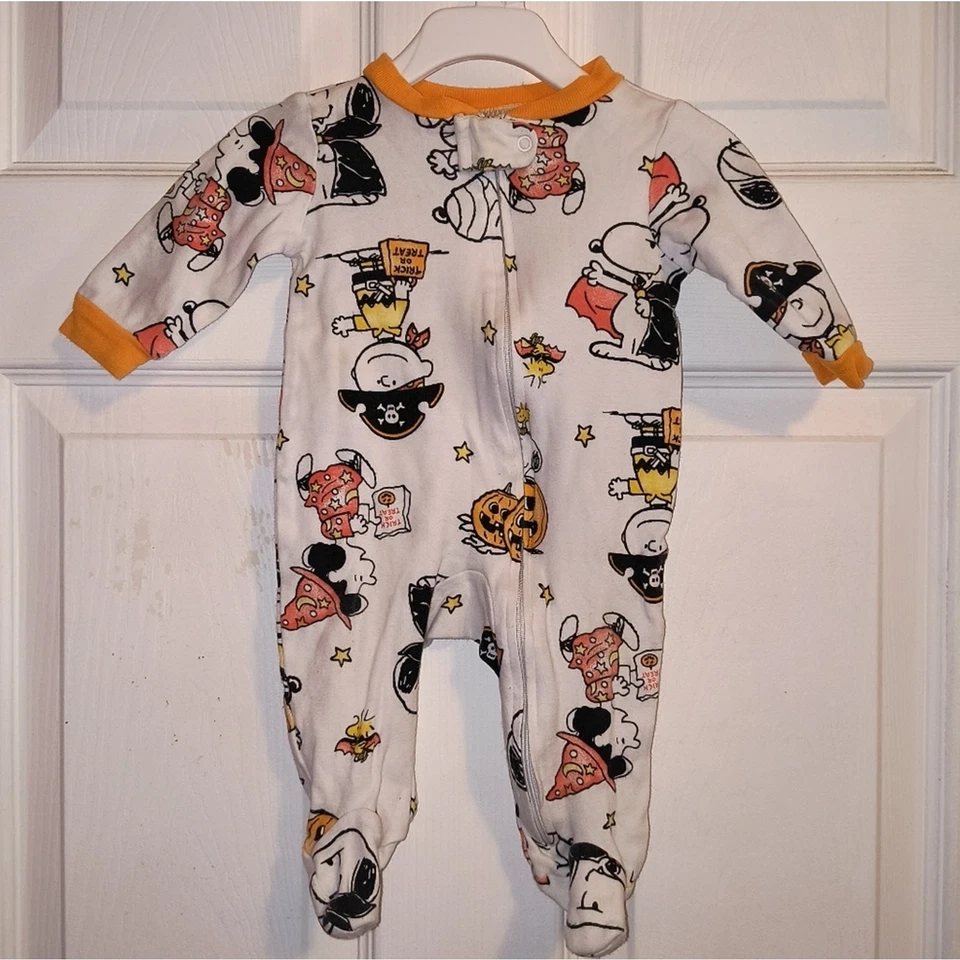 Peanuts Halloween Snoopy & Friends Белая Оранжевая Отделка Baby One Piece Footsie 0-3 М - Изображение 2 из 4