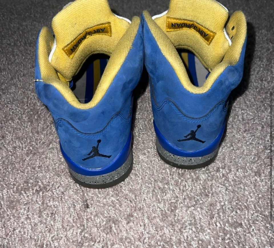 AIR JORDAN 5 RETRÔ GS LANEY #CI3287-400 KID TAMANHO 6y AMARELO AZUL REAL. - Imagem 4 de 4