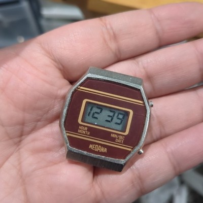 VTG MEDANA Lcd Mens Digital Watch 34.2mm Works New Battery - Buttons Not Working