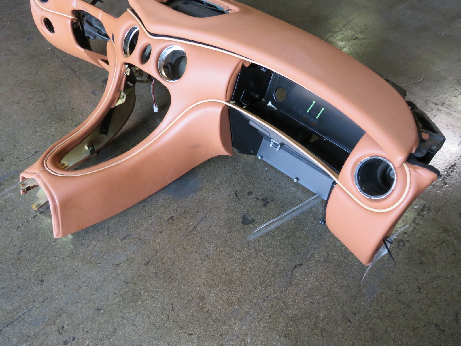 Maserati M128, Dash Assembly w/ Upper Dash Top, Brown, P/N 667732