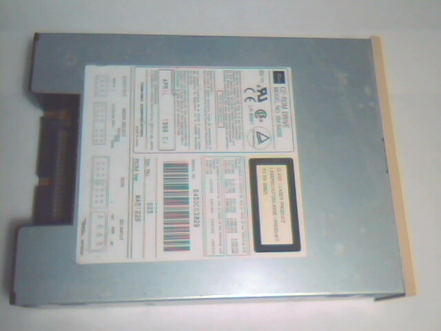CD-ROM Drive Toshiba XM-5401B 005 50-pin SCSI February 1996 CI