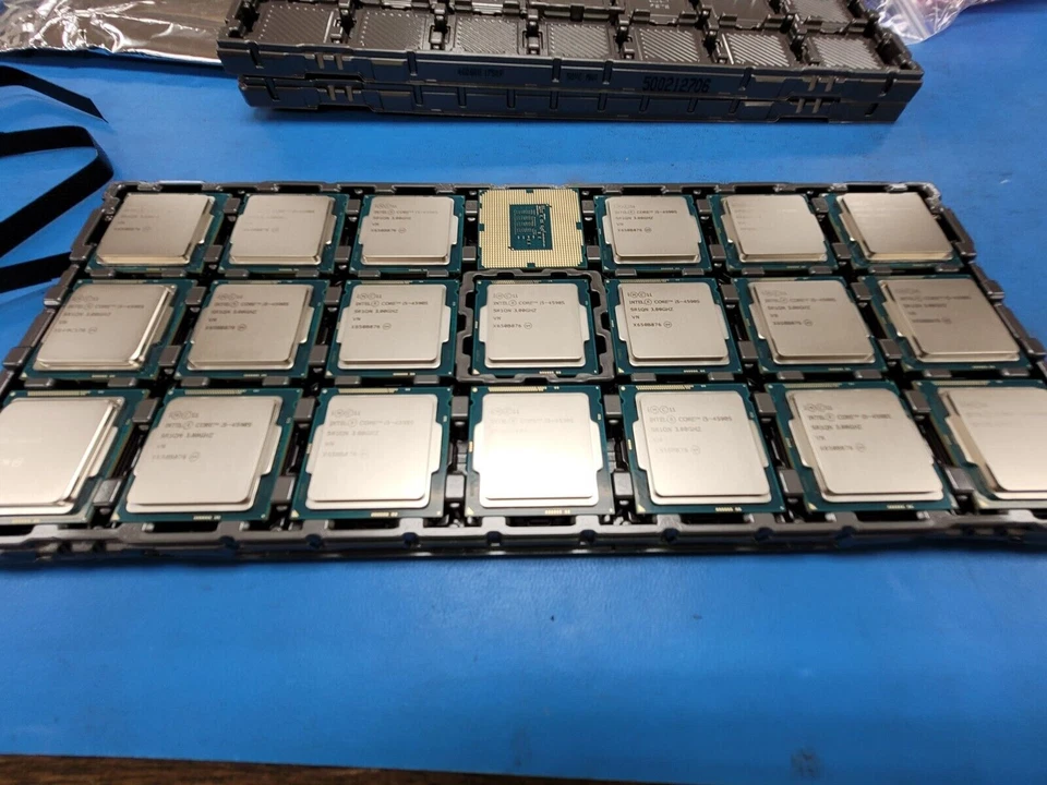 Intel® Core™ i5-4590S Processor SR1QN 6M Cache, up to 3.0 GHz CM8064601561214S - Image 3 of 4