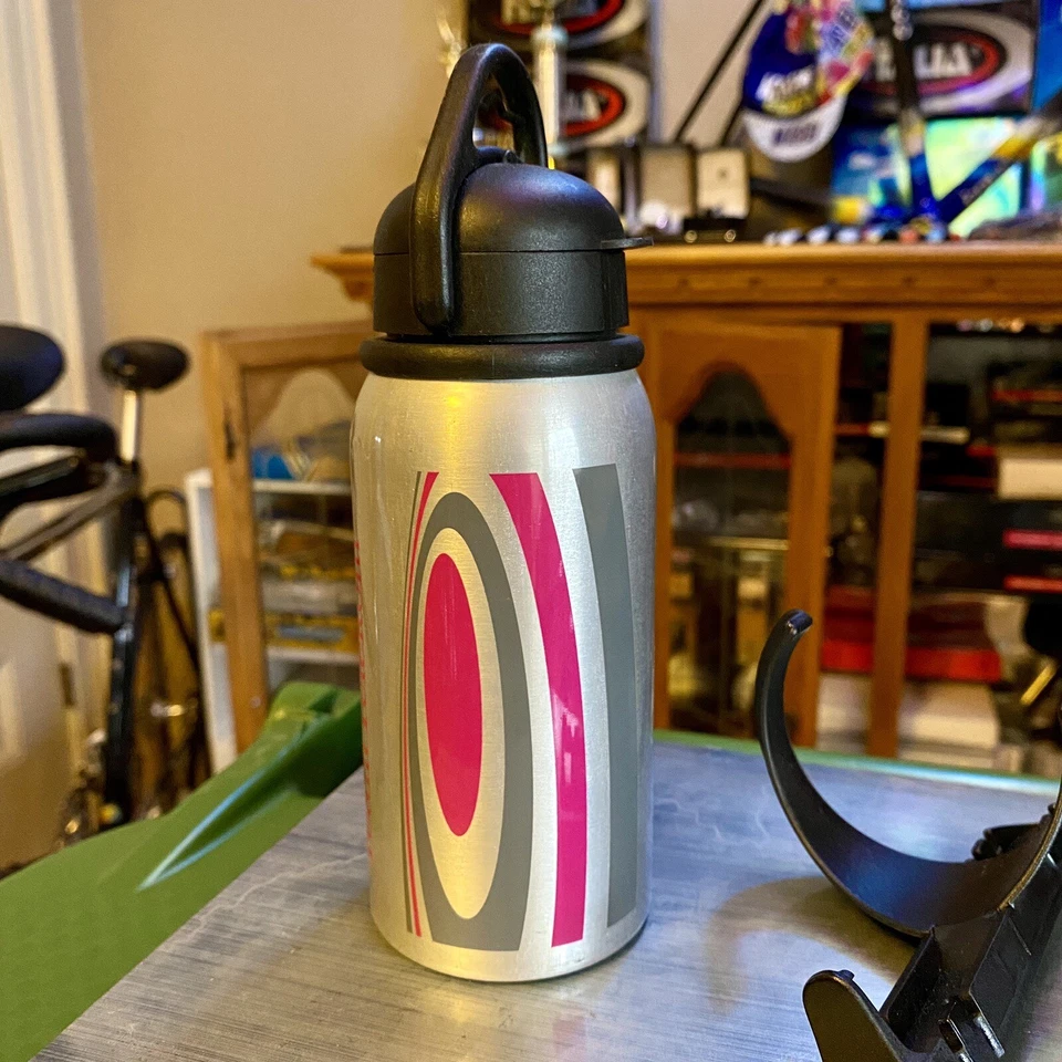 BOTELLA DE AGUA PARA BICICLETAS GIGANTES TEAM T-MOBILE TELEKOM NUEVO DE STOCK - ALUMINIO - MUY RARA Foto 3 de 4