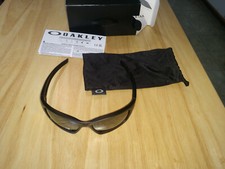 NEW IN BOX AND TAGS OAKLEY VALVE SUNGLASSES POLARIZED 